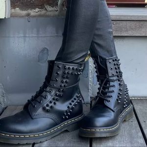 *SOLD* Dr. Martens RARE Size 7